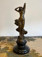 Leonardo Bistolfi - Beeld, Een vrouw in de wind - 24.6 cm -