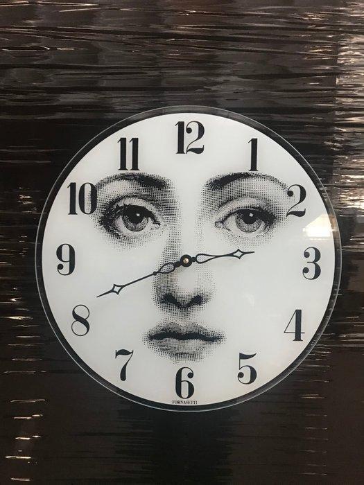 Ronde wandklok Fornasetti - Fornasetti-Milano - Vintage Glas, Maison & Meubles, Maison & Meubles | Autre