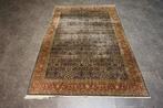 Turks Hereke gesigneerd zijden tapijt - Tapijt - 240 cm -, Nieuw