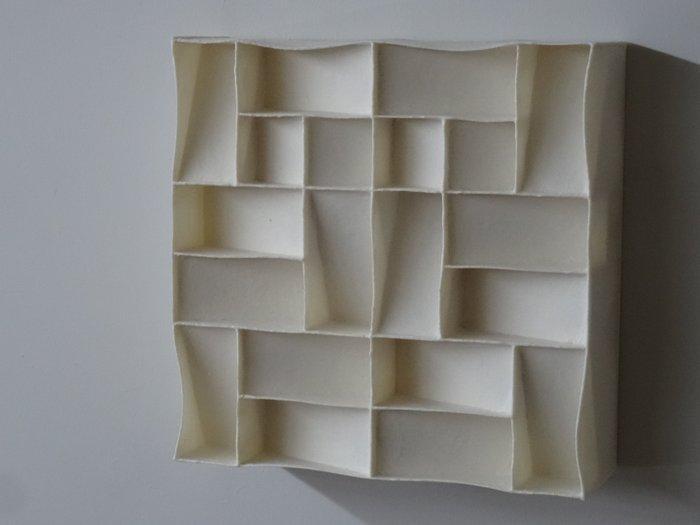 2026 - 19 Wit minimalistisch wandrelief, Antiquités & Art, Art | Objets design