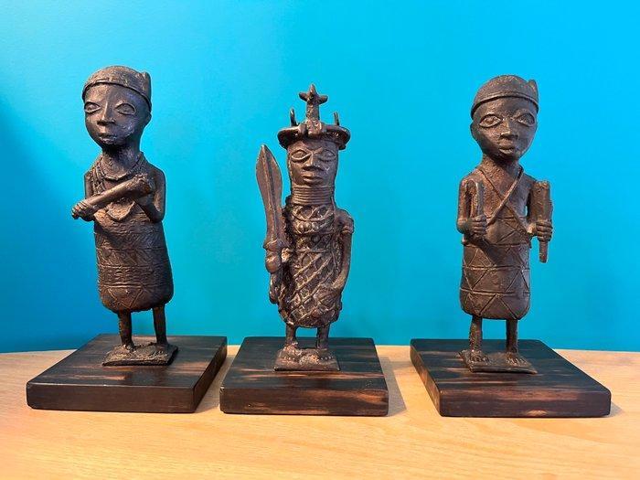 Statuette centre Afrique - Beeldje - cent - Afrika, Antiek en Kunst, Kunst | Niet-Westerse kunst