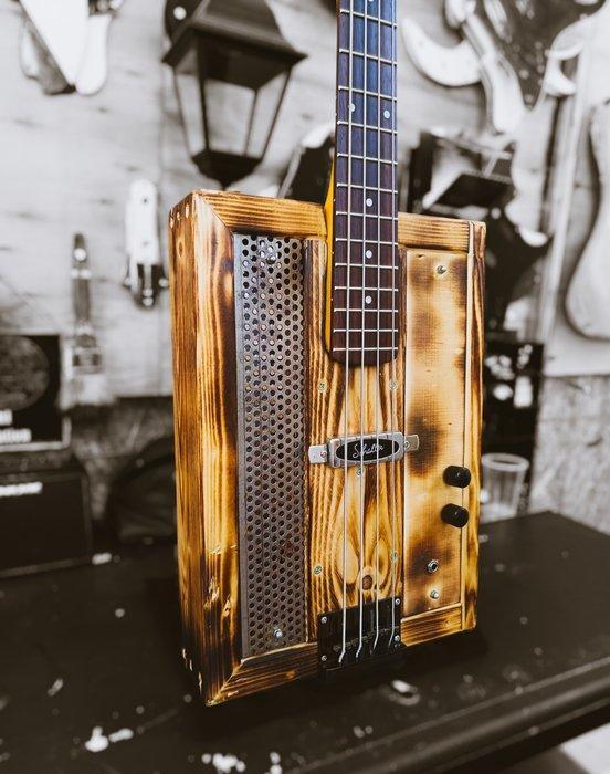 SounDigger Guitars - Jack Daniels Cigar Box Bass Guitar - -, Muziek en Instrumenten, Snaarinstrumenten | Gitaren | Akoestisch