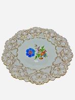 Meissen - Assiette - Porcelaine, Belle Assiette En Relief Or, Antiek en Kunst, Antiek | Meubels | Tafels