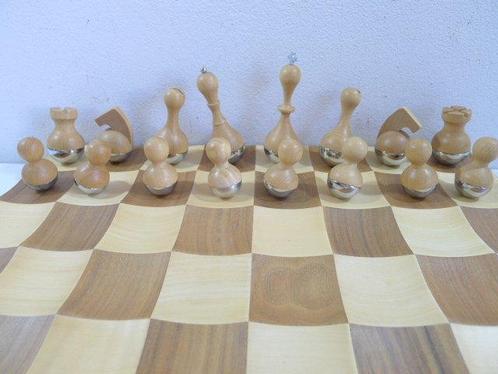 Jeu d’échecs échiquier Umbra Wobble chess set - Jeu déchecs, Antiek en Kunst, Curiosa en Brocante