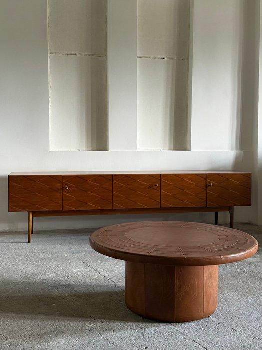 de Sede, zugeschrieben - Salontafel - Leder, Hout, Antiquités & Art, Antiquités | Meubles | Chaises & Canapés