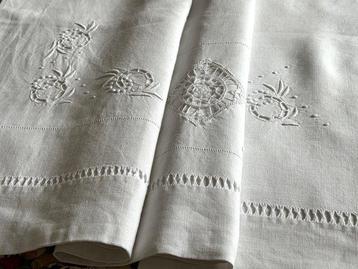 Linge de maison française . Superbe DRAP Ancien .Monogramme