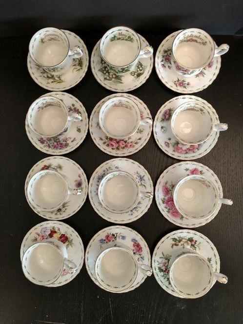 Royal Albert - Service à café (24) - Flower of the Month, Antiek en Kunst, Antiek | Meubels | Tafels