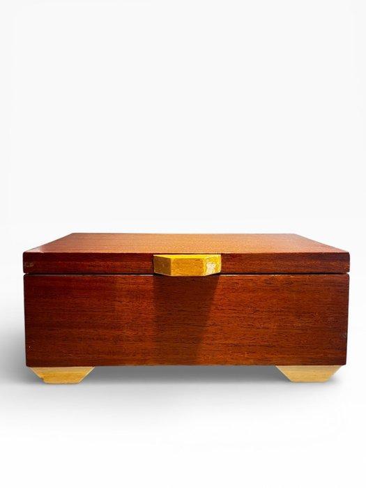 Naaidoos - teakhoutfineer, Antiek en Kunst, Kunst | Designobjecten