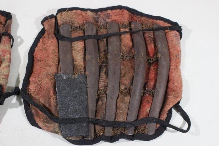 Harnas - Japan - Tetsu Sabinuri 5 Hon Shino Suneate of Yoroi, Antiek en Kunst, Antiek | Overige Antiek