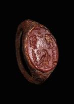 Oud-Romeins IJzer Ring met Carneool diepdruk van Aquilia
