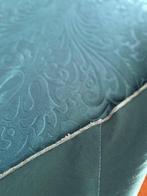 Tafelkleed met geborduurde details, uitgesneden bloemmotief, Antiek en Kunst