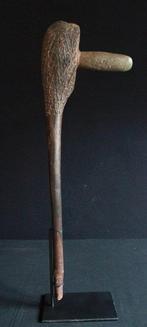 Bijl met houten handvat, een gebruiksvoorwerp met mooie, Antiek en Kunst