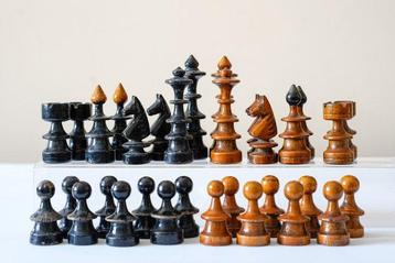 Jeu déchecs - Vintage Central/East European Chess Pieces