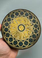 Curieuse boîte en métal victorienne de Sucre dOrge de Vichy