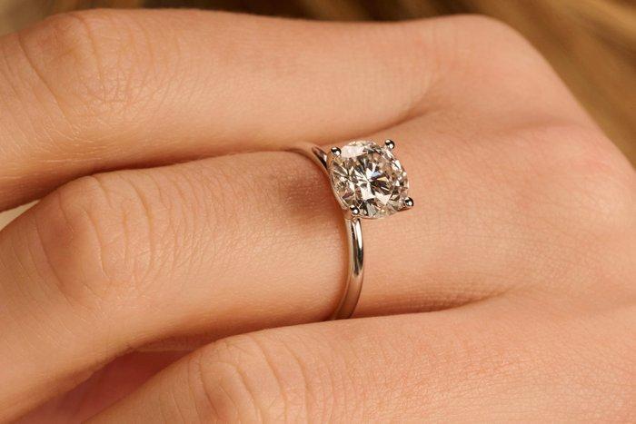 Ring - 14 karaat Witgoud - 2.10ct. tw. Diamant (Lab-grown), Handtassen en Accessoires, Ringen