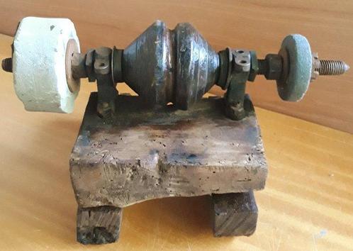 Meule ancienne avec poulie en bois - Fer (fonte/fer forgé), Antiek en Kunst, Curiosa en Brocante