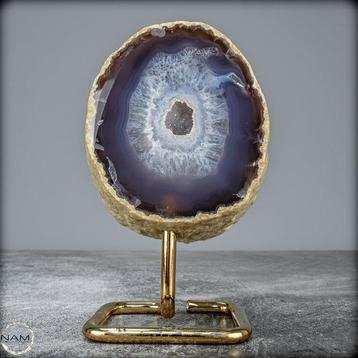 Belle agate naturelle sur stand, Brésil- 635.67 g
