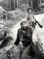 Alberto Korda (1928-2001). - Fidel Castro con niño fusil, Antiek en Kunst