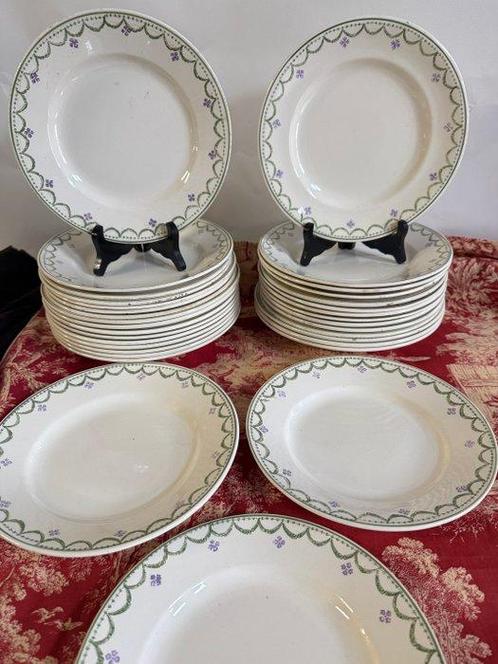 Longwy - Tasse et soucoupe - Model - Violetta, Dinner Set, Antiek en Kunst, Antiek | Glaswerk en Kristal