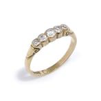 Ring Victoriaanse 18kt gouden vijfstenen diamanten ring