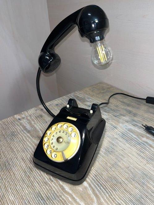 telefono lampada - Lampe de table - pvc laiton métal, Antiek en Kunst, Curiosa en Brocante
