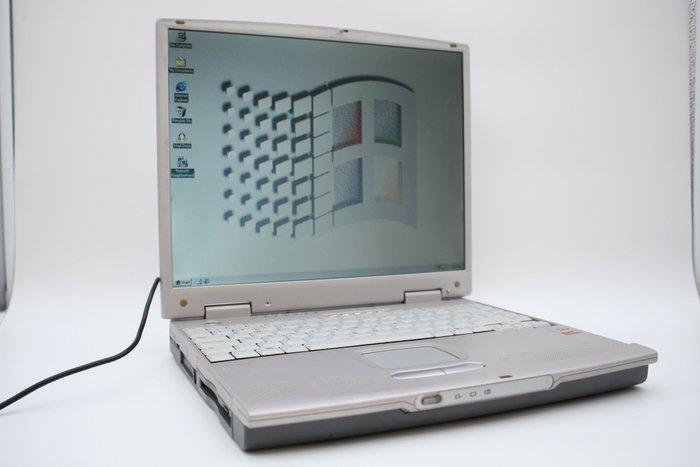 Vintage museum piece: Evesham 7321 laptop | AMD Mobile, Games en Spelcomputers, Spelcomputers | Overige Accessoires