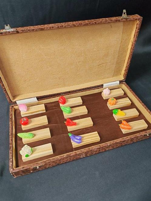 Vallauris - Porte couteau (12) - légume - Bakélite, Bois, Antiek en Kunst, Antiek | Meubels | Tafels