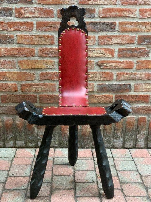 Kruk - Hout - Brutalist driepoot krukje, Antiek en Kunst, Kunst | Designobjecten