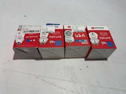 Veiling - 4x SKROSS reisstekker adapters retour, Doe-het-zelf en Bouw, Elektriciteit en Kabels, Gebruikt