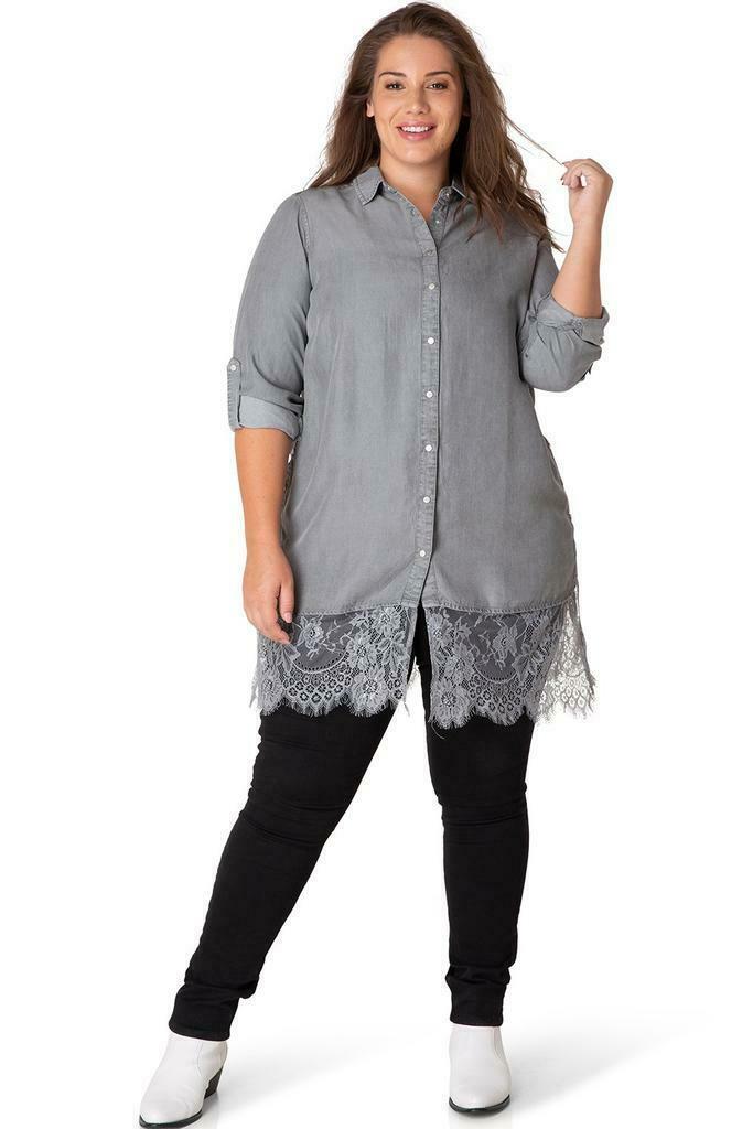 Blouse Yesta denim met kant rand maat 42/44, Kleding | Dames, Blouses en Tunieken, Verzenden