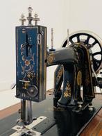 Hand & Neu Naaimachine - IJzer, Hout, Antiek en Kunst