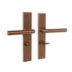 Geveerde deurklink Ferro mat brons op schild met WC-slot..., Ophalen of Verzenden, Nieuw, IJzer, Klink of Kruk