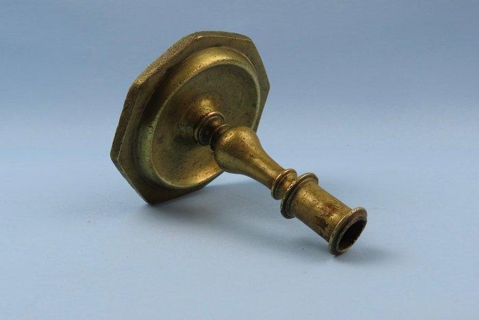 Kandelaar - Messing - op achtkantige voet, Antiek en Kunst, Antiek | Overige Antiek