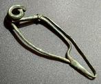 Keltisch Brons Grote, onbeschadigde strikbroche met een