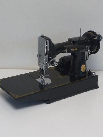 Singer Featherweight 221K1 Machine à coudre - fonte - 1949 beschikbaar voor biedingen