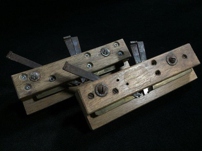 Japanese - Signed - Beeld, Set of 4 / Signed / Carpenter, Antiquités & Art, Antiquités | Jouets