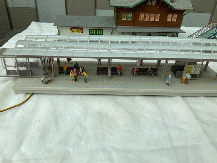 Pola H0 - Modeltreingebouwen (5) - Station uit 1980, een, Hobby en Vrije tijd, Modeltreinen | H0