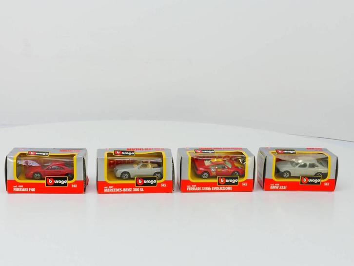 Schaal 1:43 Bburago 4 autos #2419 (Gebouwen en landschap), Hobby en Vrije tijd, Modelauto's | Overige schalen, Gebruikt, Ophalen of Verzenden