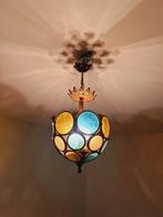 Hangende plafondlamp - gekleurd glas, ijzer, Antiek en Kunst