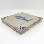 Tegel - Antieke Delftsblauwe tegel (staande heer /, Antiek en Kunst