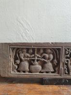 Jain Haveli-bovenlijst met in het midden de mand van