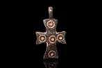 Byzantijns Bronzen kruishanger met vijf wonden van Christus