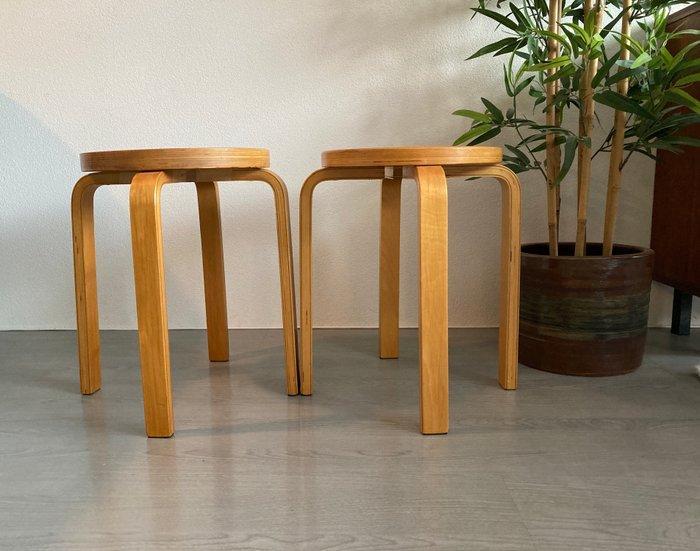 IKEA - Kruk (2) - Frosta - gebogen berken multiplex, Antiek en Kunst, Antiek | Meubels | Stoelen en Sofa's