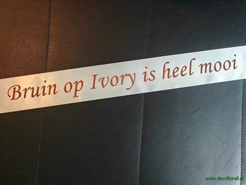 Bedrukt lint Ivory met Bruine opdruk 45 mm 50 cm, Huis en Inrichting, Woonaccessoires | Kunstplanten en Kunstbloemen, Nieuw