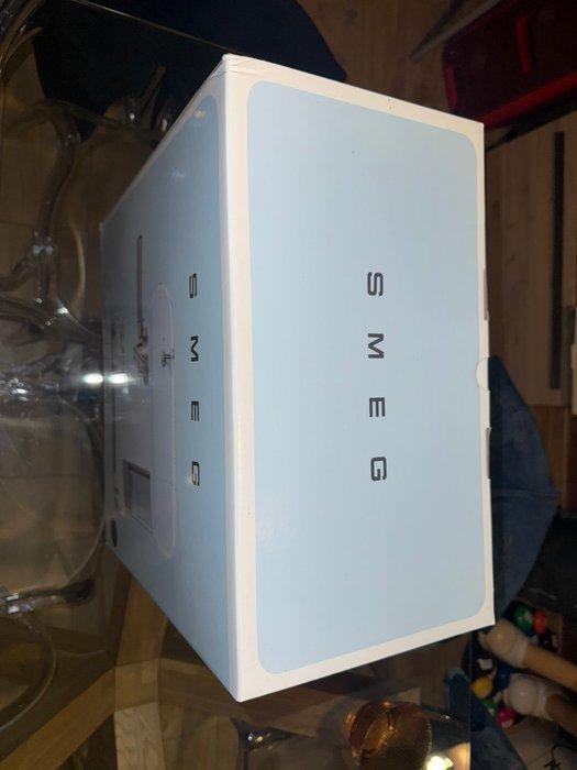 SMEG - SMEG - Koffiezetapparaat - ECF01BLEU - Aluminium,, Antiek en Kunst, Antiek | Keukengerei