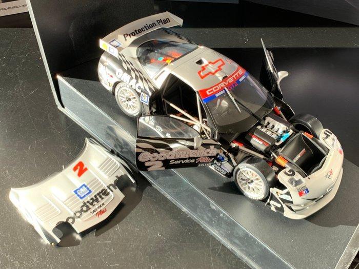 Autoart 1:18 - Model sportwagen - Chevrolet Corvette C5-R, Hobby en Vrije tijd, Modelauto's | 1:5 tot 1:12