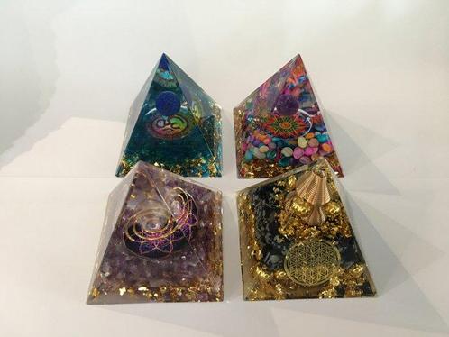 Figuur - Unique Handmade  4pcs magic Pyramids, real piece of, Antiek en Kunst, Antiek | Speelgoed