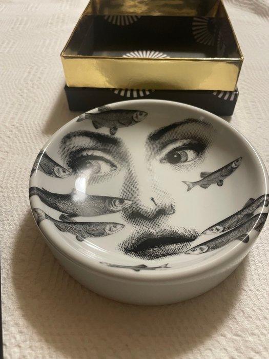 Fornasetti - Piero Fornasetti - Asbak - Porselein, Antiek en Kunst, Antiek | Meubels | Stoelen en Sofa's
