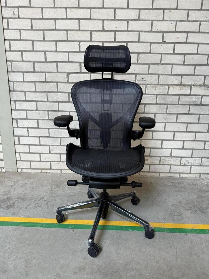 Herman Miller Aeron Remastered Onyx Met Atlas Hoofdsteun, Huis en Inrichting, Bureaustoelen, Bureaustoel, Zwart, Zo goed als nieuw