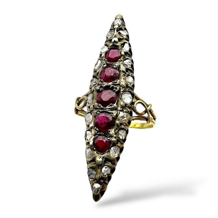 Ring - 14 karaat Geel goud, Antieke 14K gouden damesring met, Handtassen en Accessoires, Ringen